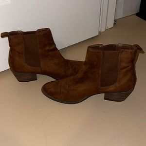 Brown low cut bootie